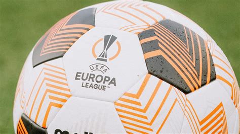 Sparta Prague v Liverpool: TV channels, live commentary and .